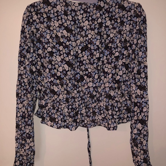 Aritzia Sunday Best Floral Blouse 🌸 - Picture 2 of 3